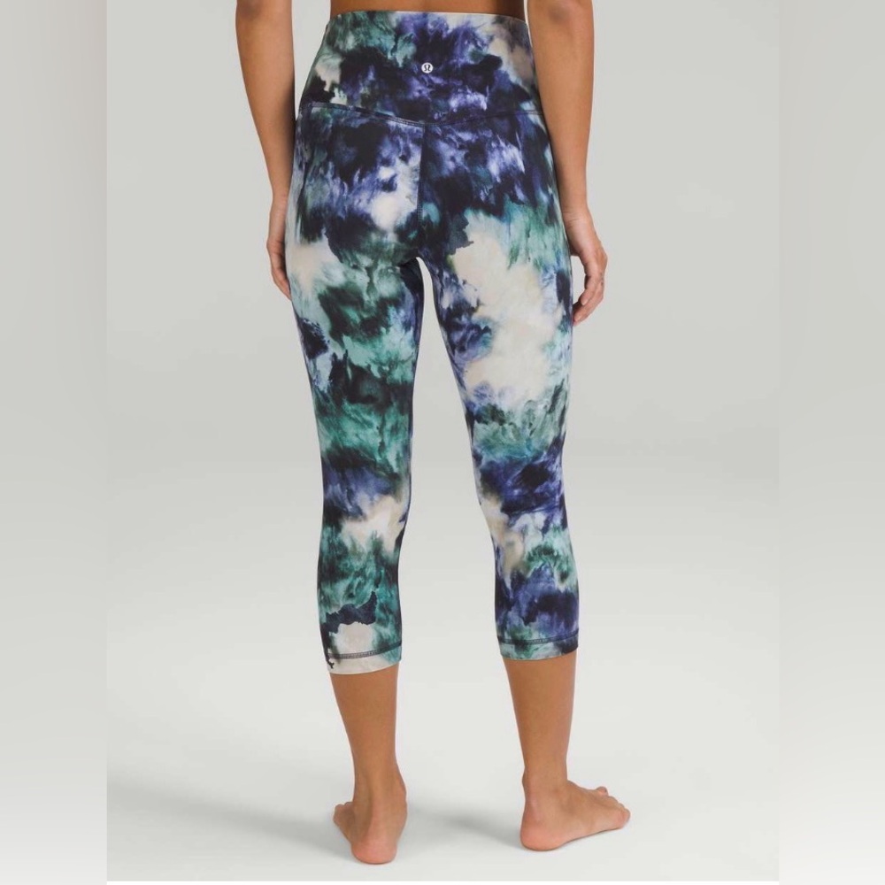 Lululemon Blue and Green Diamond Dyed Capris